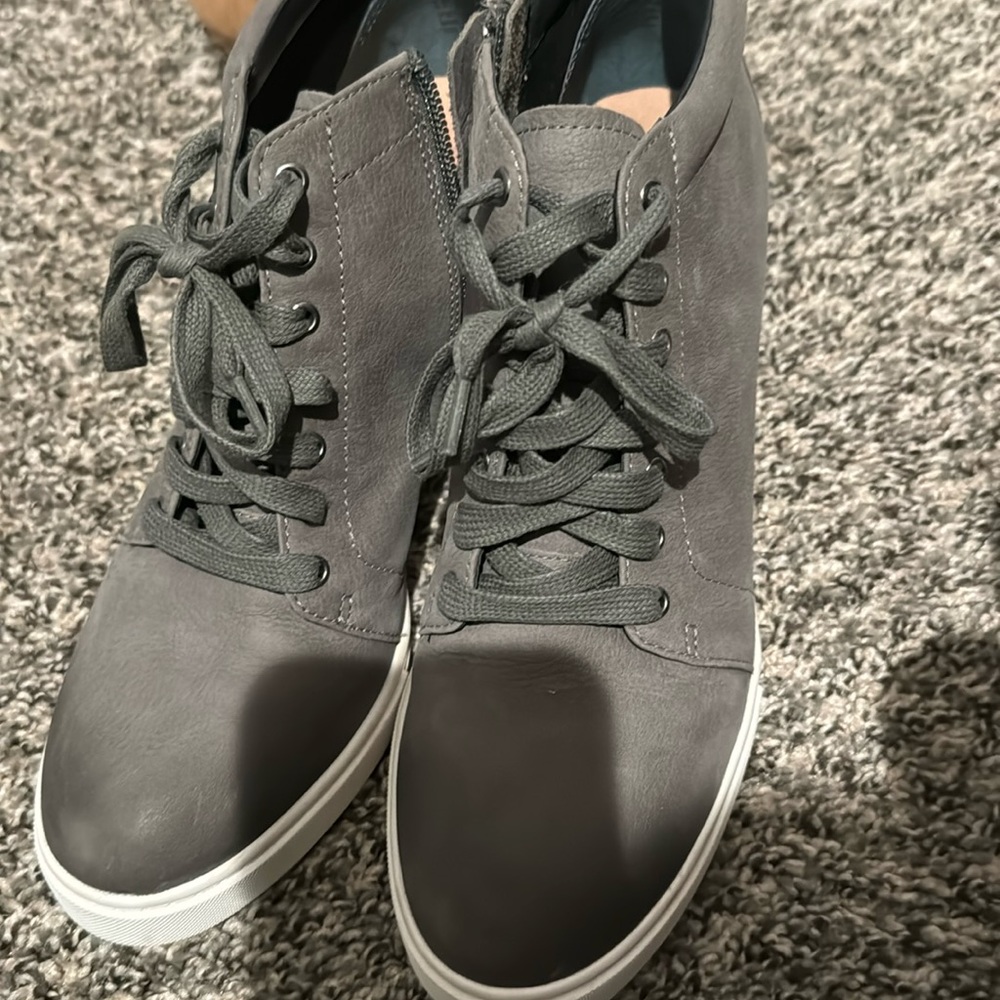 Wedge sneakers